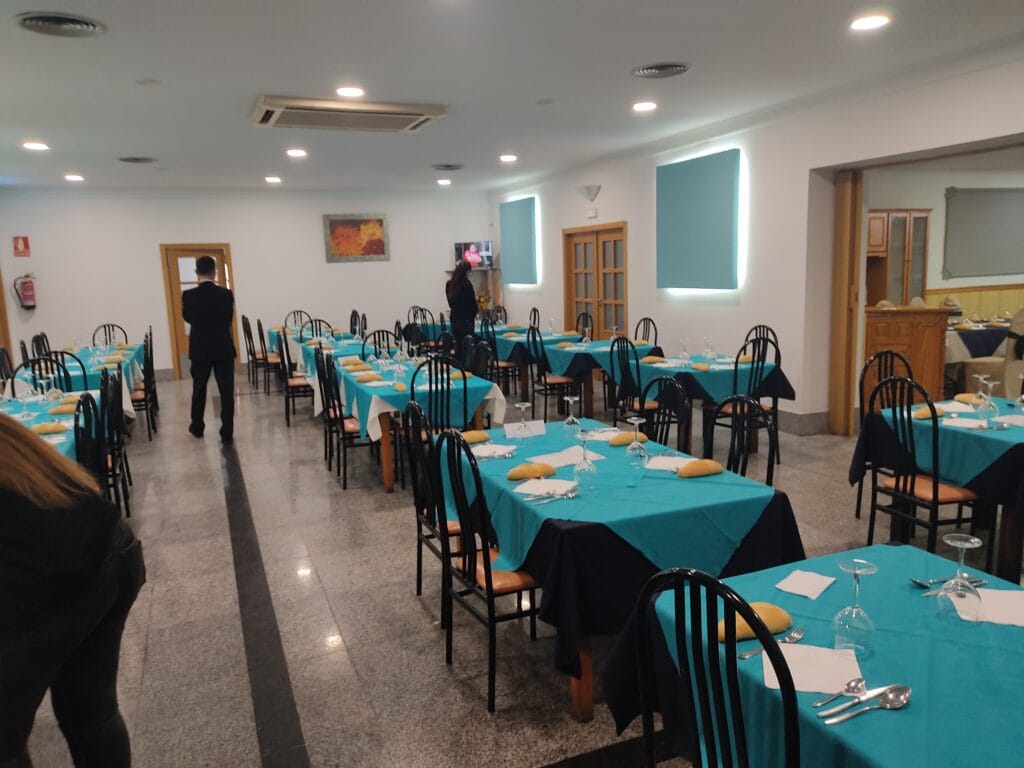 comer en Ruidera en grupo